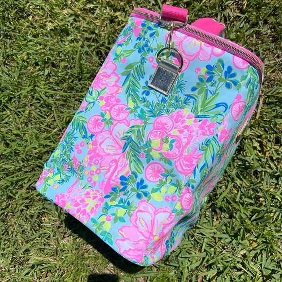 LILY PULITZER Pink and Blue cooler Vibrant Design - Picture 4 of 13